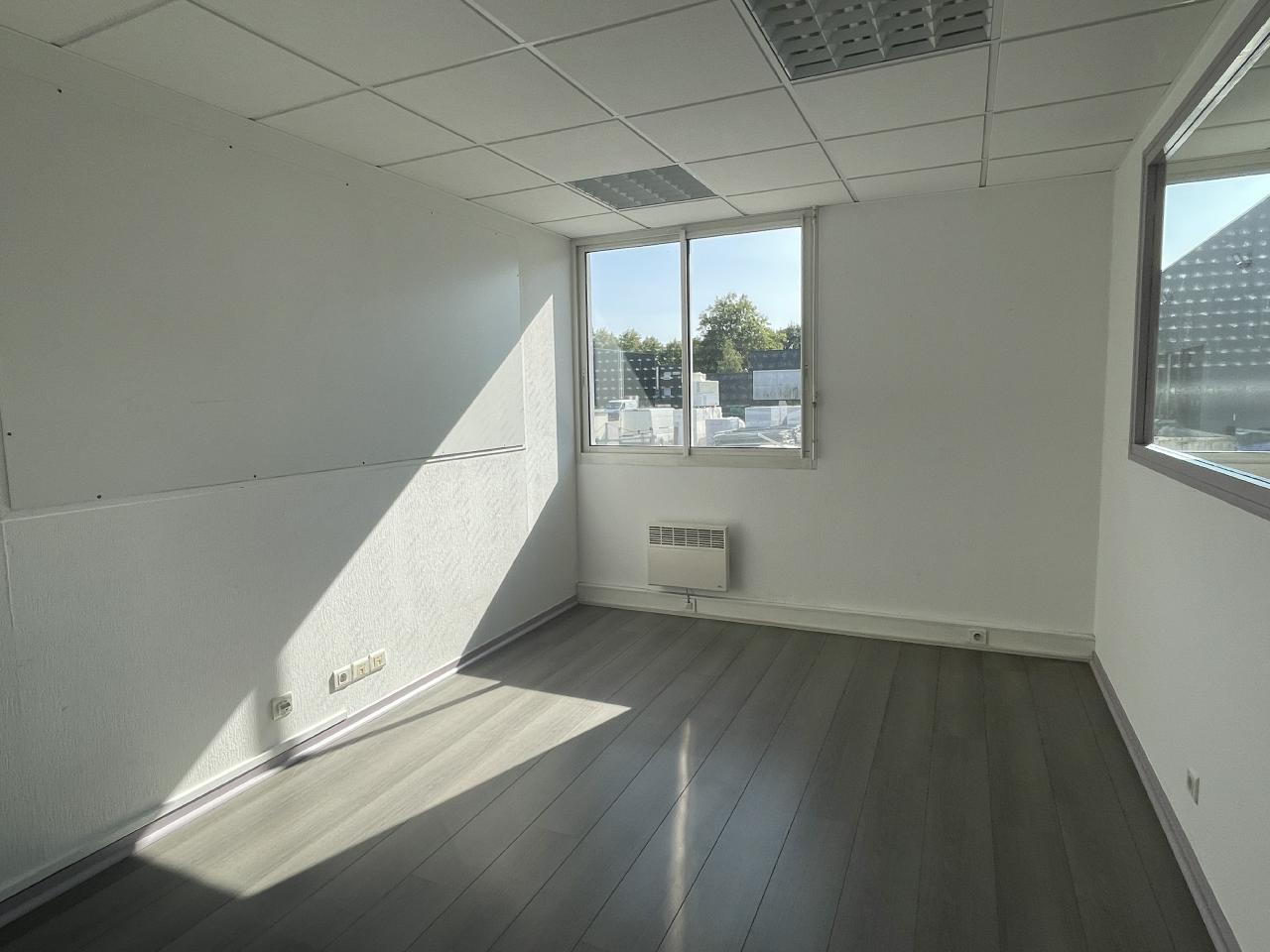 Bureau Chantepie 70m² Location bureau Chantepie Ille-et-Vilaine OLBUR2315787 0